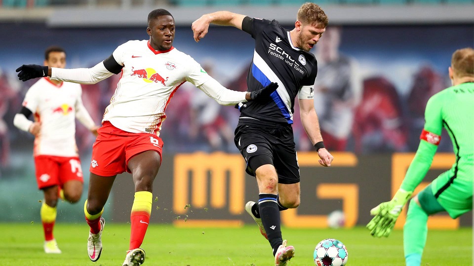 Bundesliga – Ήττα σοκ για την Λειψία, νίκη πεντάδας για την Άιντραχτ
