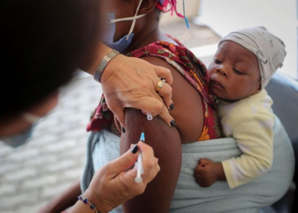 Παραλλαγή Όμικρον – Στο έλεος της η Αφρική – Μόλις ένας στους 15 έχει εμβολιαστεί