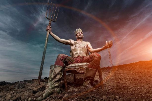 Σέξι κι όποιος αντέξει – Οι αγρότες των Φαρσάλων επέστρεψαν με ένα αποκαλυπτικό ημερολόγιο