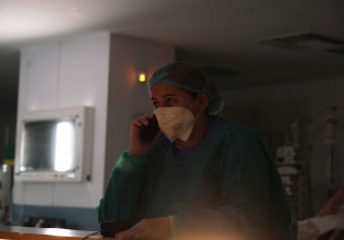 Κοροναϊός – 40.560 νέα κρούσματα και 76 θάνατοι – Στους 627 οι διασωληνωμένοι