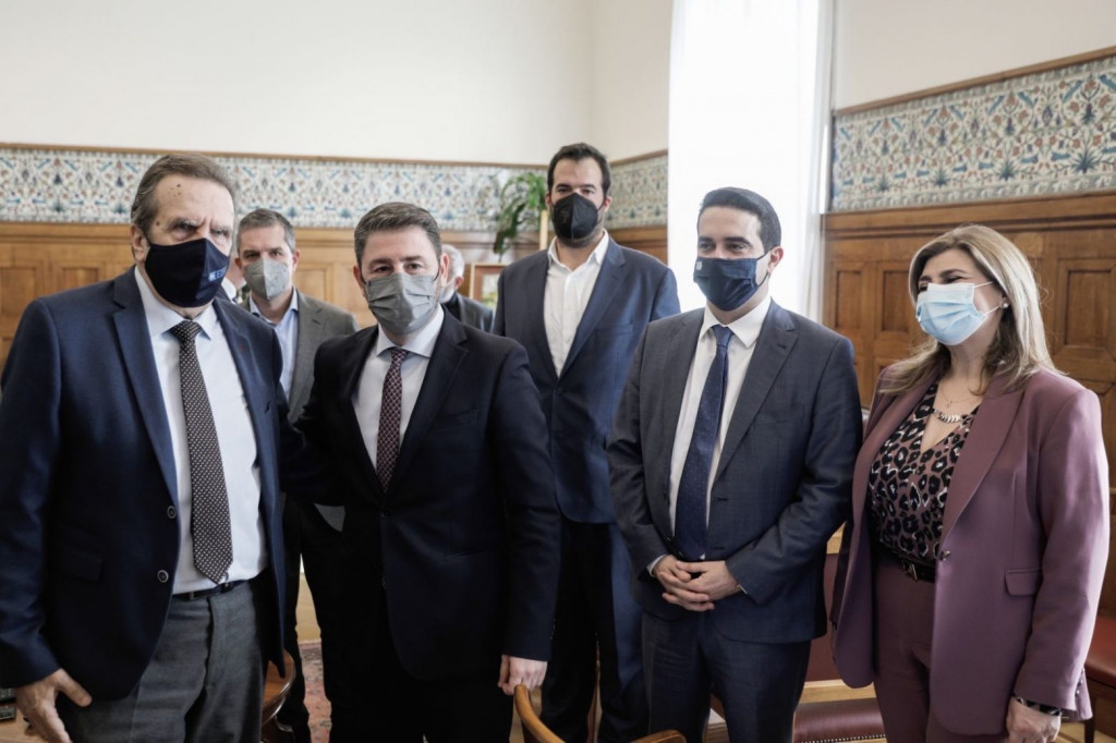 Νίκος Ανδρουλάκης – Η κυβέρνηση αποκλείει χιλιάδες μικρομεσαίες επιχειρήσεις από το Ταμείο Ανάκαμψης