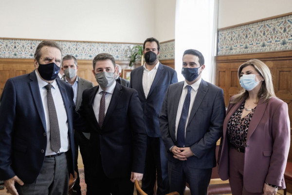 Νίκος Ανδρουλάκης – Η κυβέρνηση αποκλείει χιλιάδες μικρομεσαίες επιχειρήσεις από το Ταμείο Ανάκαμψης