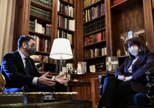 Ανδρουλάκης – Εφ’ όλης της ύλης συνάντηση με Σακελλαροπούλου – Νέα έκκληση υπέρ του εμβολιασμού