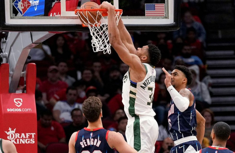 Επέστρεψαν στις νίκες οι Μπακς χάρη στον ασύλληπτο Γιάννη