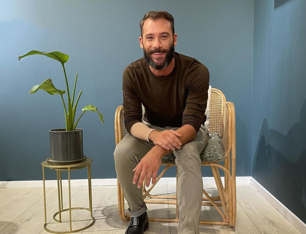 Αντίνοος Αλμπάνης – Η υγεία του βελτιώθηκε και επιστρέφει στο θέατρο – Η ανακοίνωσή του