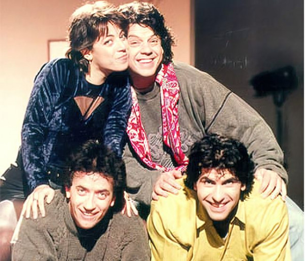 Ρεβεγιόν Χριστουγέννων στο MEGA με τους «Απαράδεκτους»