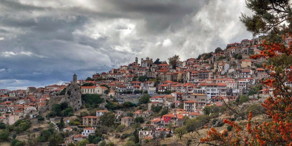 Η χριστουγεννιάτικη Αράχωβα υποδέχεται τους εκδρομείς των εορτών