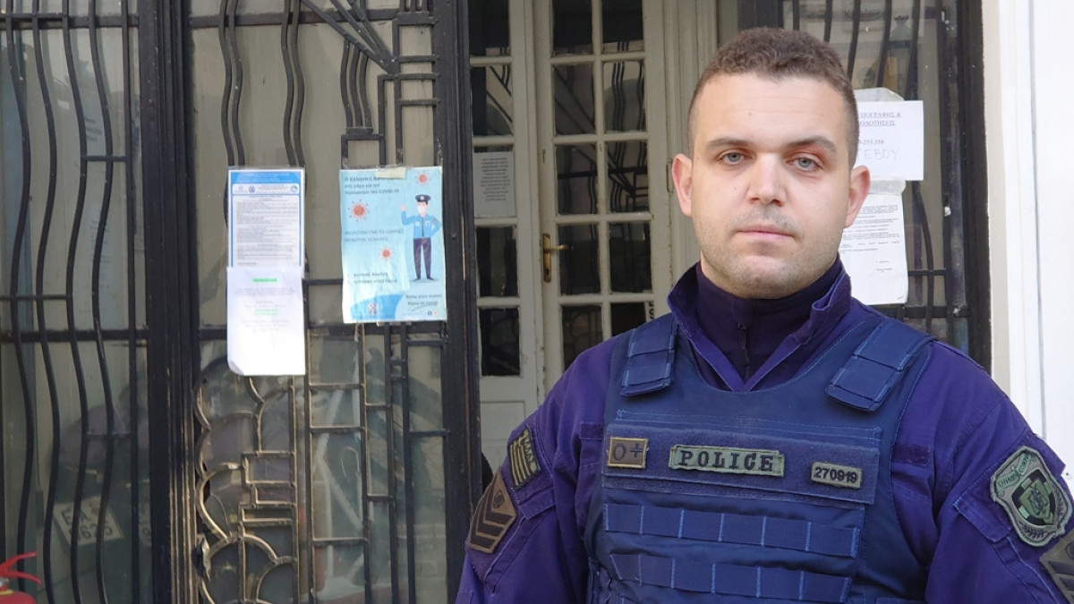 Θεσσαλονίκη - Συγκλονίζει ο αστυνομικός που απέτρεψε τη γυναικοκτονία – «Την βρήκαμε μαχαιρωμένη με το 10χρονο παιδί της δίπλα»
