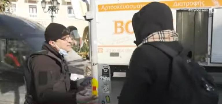 Θεσσαλονίκη – Πρόστιμο και πειθαρχική έρευνα για τον αστυνομικό που έκοψε πρόστιμο για μάσκα… χωρίς μάσκα