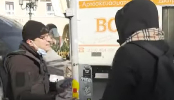 Θεσσαλονίκη – Πρόστιμο και πειθαρχική έρευνα για τον αστυνομικό που έκοψε πρόστιμο για μάσκα… χωρίς μάσκα