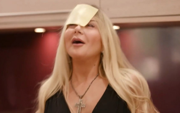 The Bachelor – Η Ιζαμπέλα «έλουσε» την Αθηνά με τυρί