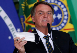 Βραζιλία – Ο Μπολσονάρο δεν θα εμβολιάσει την 11χρονη κόρη του – Συνεχίζει να προκαλεί