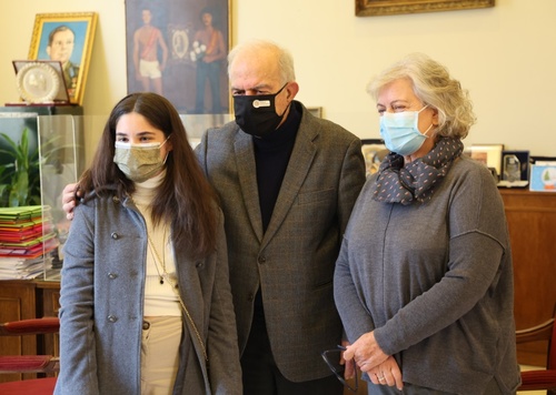 Μαθήτρια του 5ου  Γυμνασίου Ηρακλείου νίκησε σε παγκόσμιο διαγωνισμό λογοτεχνίας-Τιμήθηκε από τον Δήμαρχο