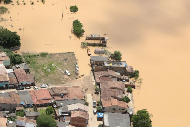 Βραζιλία - Κατακλυσμός με 10 νεκρούς και 20.000 εκτοπισμένους - Εβρεχε σχεδόν επί μια εβδομάδα