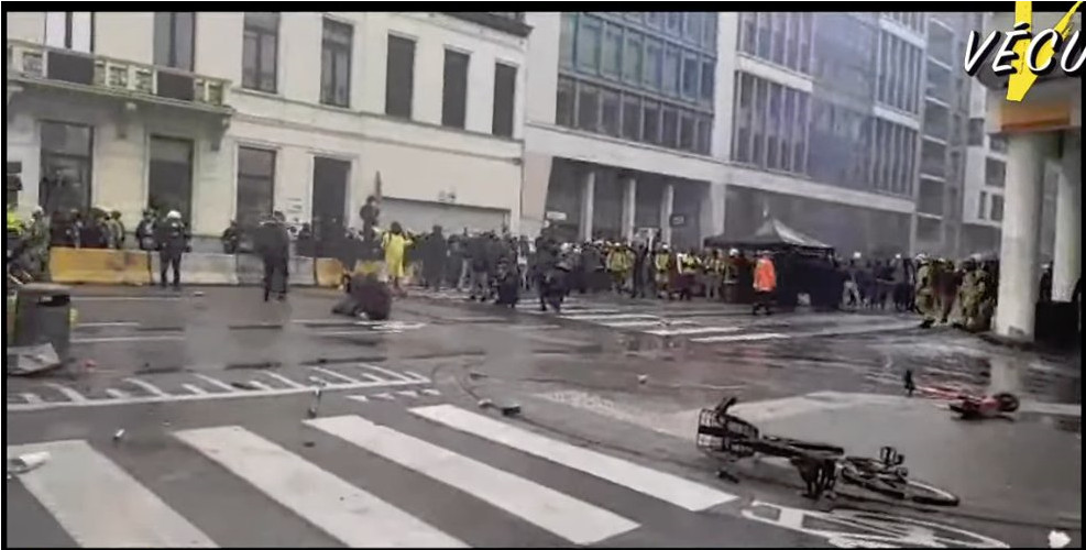 Κοροναϊός - Χιλιάδες διαδηλωτές στις Βρυξέλλες κατά των περιοριστικών μέτρων