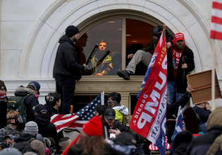 Επίθεση στο Καπιτώλιο – Η Βουλή των Αντιπροσώπων τάχθηκε υπέρ της άσκησης ποινικής δίωξης σε βάρος του πρώην συνεργάτη του Τραμπ