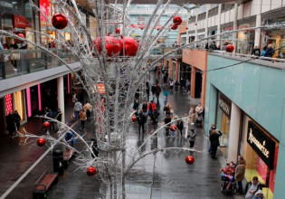 Χριστούγεννα στη σκιά της Όμικρον – Πως γιορτάστηκαν σε όλο τον κόσμο