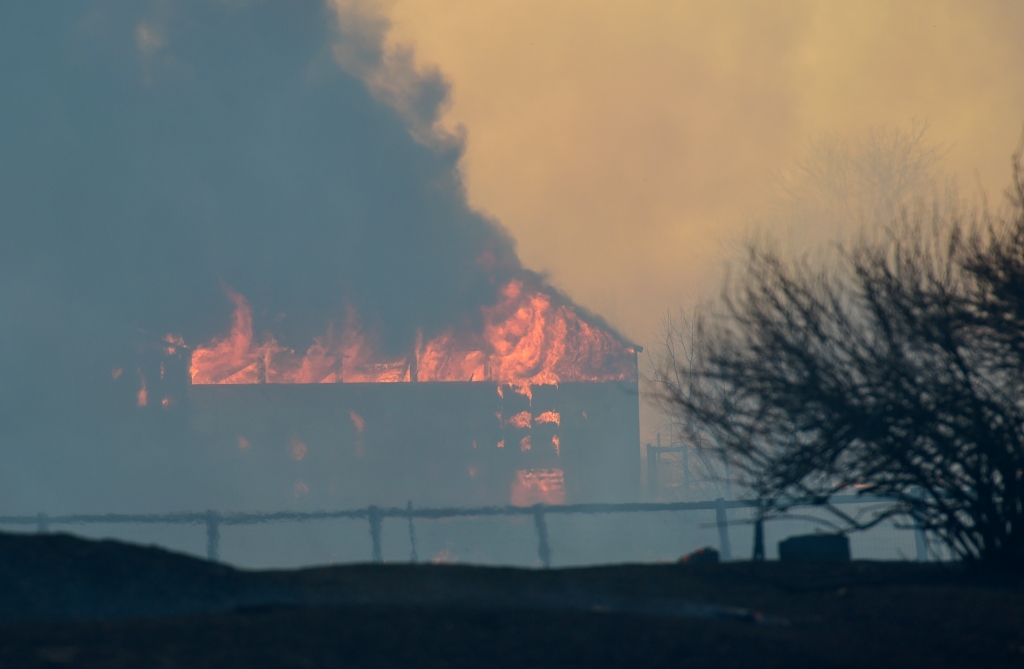Σοκαριστικές εικόνες στο Κολοράντο - Κόλαση φωτιάς μετά τα χιόνια - Καταστροφές και εκκενώσεις περιοχών