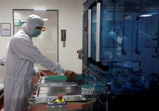 Όμικρον – Οι πρώτες μελέτες δείχνουν ότι είναι αναποτελεσματικά σχεδόν όλα τα μονοκλωνικά αντισώματα