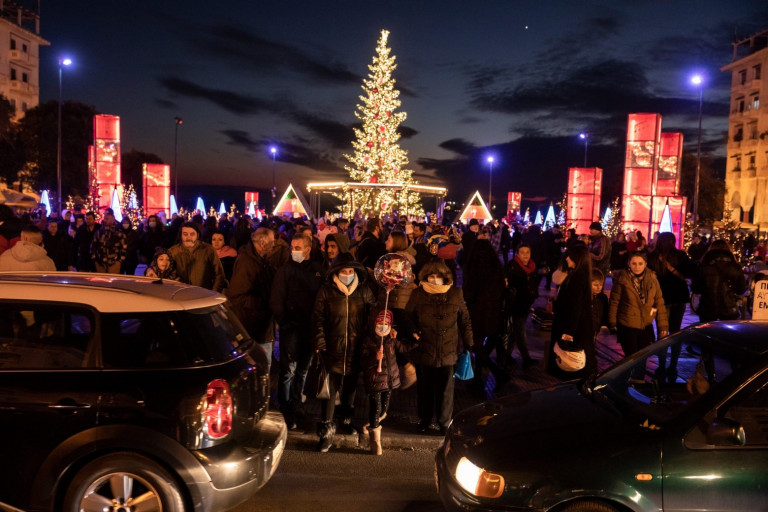 Κοροναϊός: Χαμένοι στις συσκέψεις – Αναζητώντας κρούσματα της Ομικρον την ώρα που η Ευρώπη οχυρώνεται