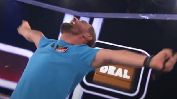 Deal – Παίκτης «πετσόκοψε» τον τραπεζίτη και… τίναξε την μπάνκα στον αέρα