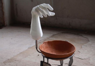 Απίθανα έπιπλα «μαρτυρούν» την ιστορία της ομοφυλοφυλίας