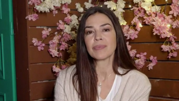 Ναταλία Δραγούμη – Η Μαίρη Χρονοπούλου μου έλεγε να σφίγγω τα οπίσθιά μου