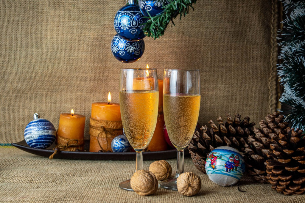 Αλκοόλ και Χριστούγεννα – Πώς να μην μας γίνει καθημερινή συνήθεια στις γιορτές
