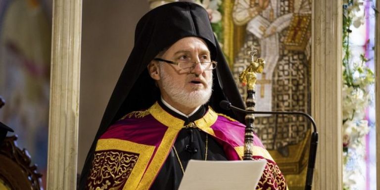 Αρχιεπίσκοπος Ελπιδοφόρος - Ξεκίνησε η διανομή των χρημάτων για τους πυρόπληκτους Έλληνες