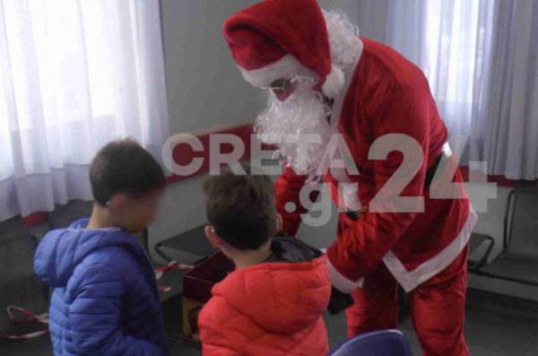 Κρήτη – Ο Άγιος Βασίλης και οι βοηθοί του εγκαινίασαν τον εμβολιασμό παιδιών 5-11 ετών