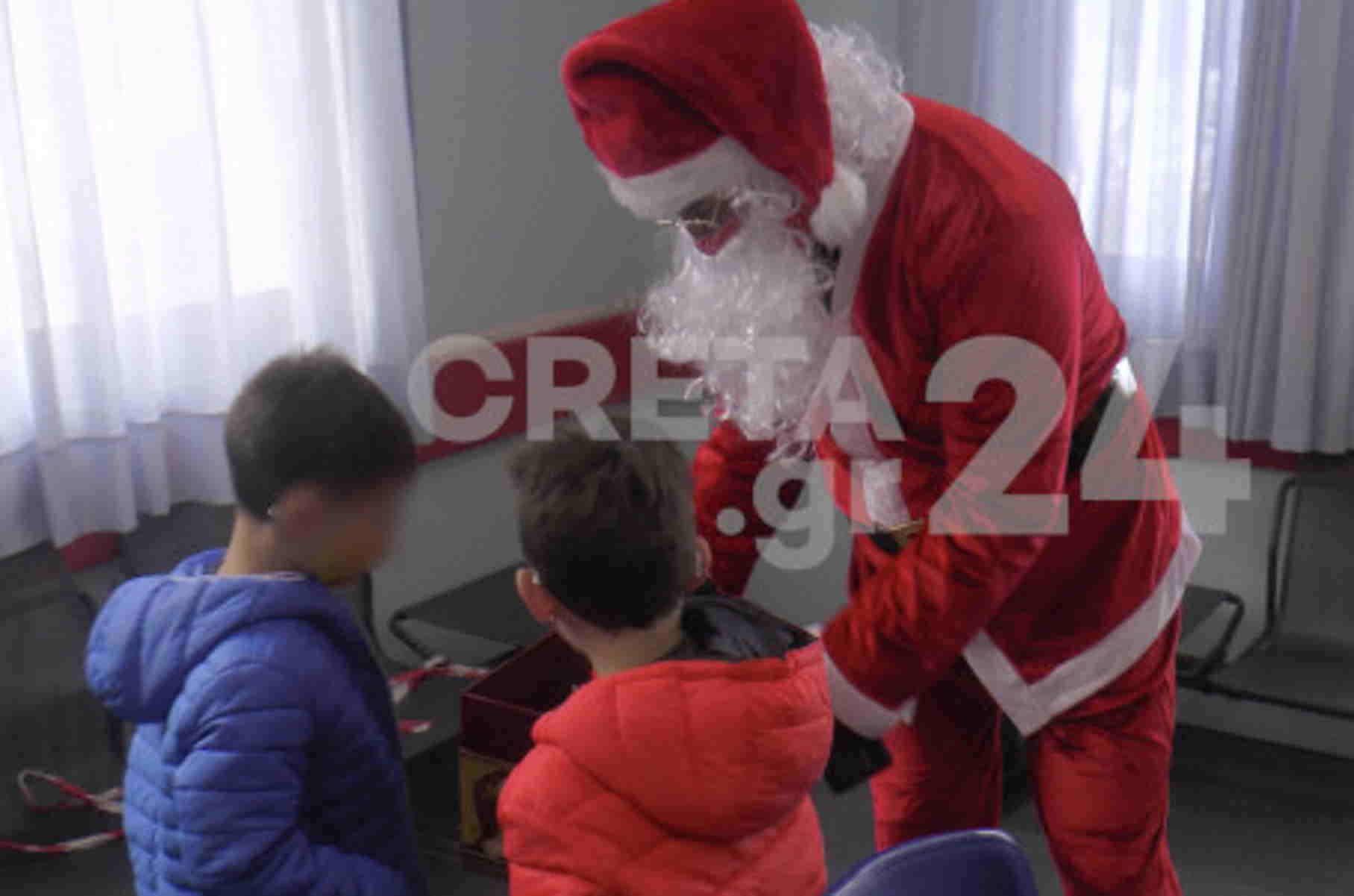 Κρήτη - Ο Άγιος Βασίλης και οι βοηθοί του εγκαινίασαν τον εμβολιασμό παιδιών 5-11 ετών