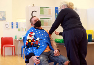 Κοροναϊός – Ο πλανήτης ετοιμάζεται να υποδεχθεί τη νέα χρονιά στη σκιά της Covid-19