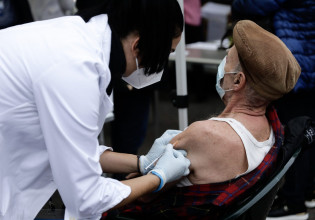 Εμβολιασμοί – 17.500 χιλιάδες ραντεβού πρώτης δόσης από τους 60άρηδες μετά την ανακοίνωση των μέτρων