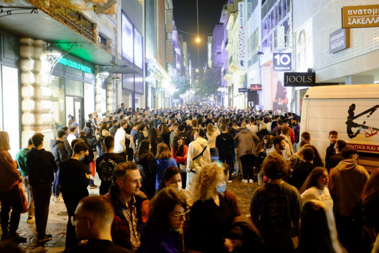 Όμικρον – Τα συμπτώματα, η ανοσία και οι φόβοι κυβέρνησης και επιστημόνων