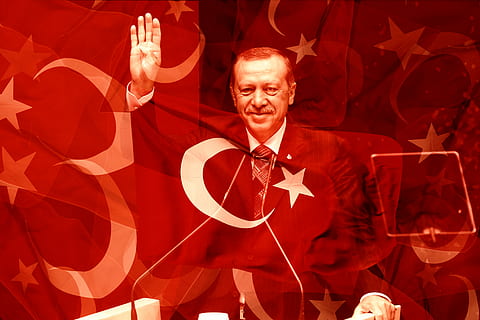Ο Ερντογάν ρίχνει τα επιτόκια, οι τουρκικές τράπεζες τα ανεβάζουν