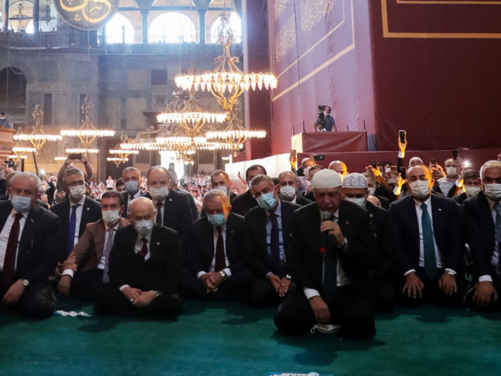 Τουρκία – «Λύθηκε η κατάρα και το ανάθεμα με την Αγία Σοφία» – Η λίρα και το θέλημα του… Αλλάχ