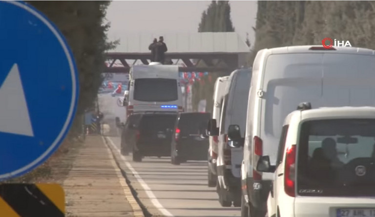 Τουρκία – Αδύνατον να μετρηθούν τα οχήματα που συνοδεύουν τον Ερντογάν – Απίστευτα πλάνα