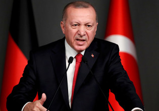 Παραπλανητική ομιλία Ερντογάν σε νέους – Πώς συνδέει την οικονομία με την «υποδούλωση» της Τουρκίας