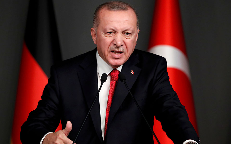 Παραπλανητική ομιλία Ερντογάν σε νέους – Πώς συνδέει την οικονομία με την «υποδούλωση» της Τουρκίας