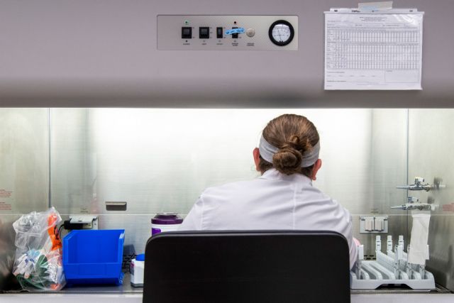Κοροναϊός – Επιστήμονες εντόπισαν «κρυφή» εκδοχή της Όμικρον που δεν ανιχνεύεται με μοριακά τεστ