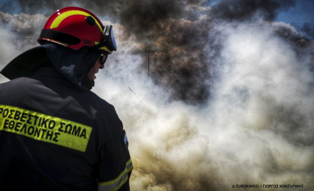 Παιανία – Ξέσπασε φωτιά σε καταυλισμό Ρομά – Επί τόπου δυνάμεις της πυροσβεστικής