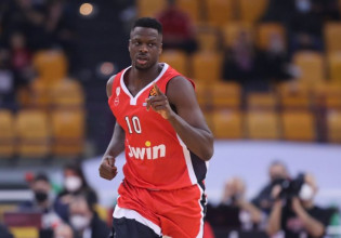 Ανησυχία για Φαλ στον Ολυμπιακό – Αποχώρησε από το ματς