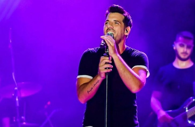 Θοδωρής Φέρρης – Θετικός στον κοροναϊό ο τραγουδιστής – Τι θα γίνει με το νυχτερινό κέντρο που εμφανίζεται