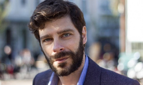 Νικόλας Γιατρομανωλάκης – Είμαι υπέρ του γάμου και της τεκνοθεσίας των ομοφυλοφίλων – Με ενδιαφέρει το θέμα παιδί