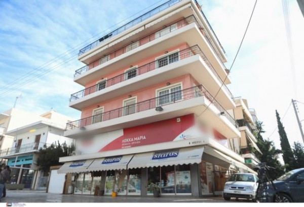 Δολοφονία στη Γλυφάδα – Σκότωσε τον σύντροφο της μητέρας του και παραδόθηκε