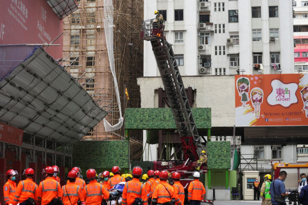 Χονγκ Κονγκ – Συνεχίζεται η επιχείρηση διάσωσης μετά τη φωτιά στο Παγκόσμιο Κέντρο Εμπορίου