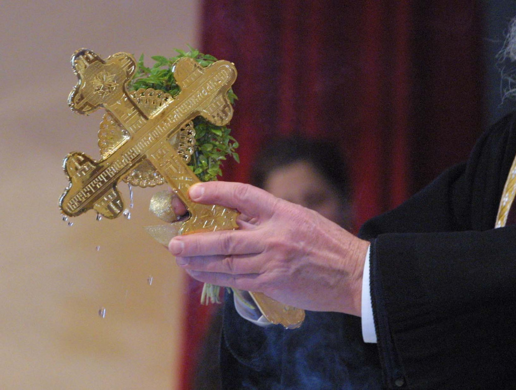 Μαγνησία – Ιερέας αρνητής των εμβολίων έστελνε SMS με θεωρίες συνωμοσίας