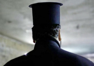 Κοροναϊός – Διασωληνωμένος ανεμβολίαστος ιερέας από τις Σέρρες – Τι λένε οι κάτοικοι της περιοχής που λειτουργούσε