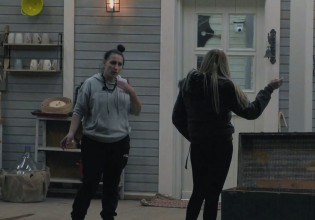 Η Φάρμα – Αγγελική Ηλιάδη και Μαρία Παπαγεωργίου τσακώθηκαν για ένα αποσμητικό