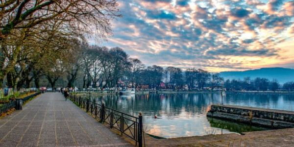 Ηλικιωμένος πέθανε οδηγώντας το αυτοκίνητό του στα Γιάννενα